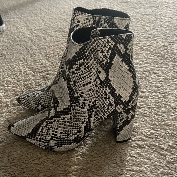 Snakeskin booties - Picture 4 of 4